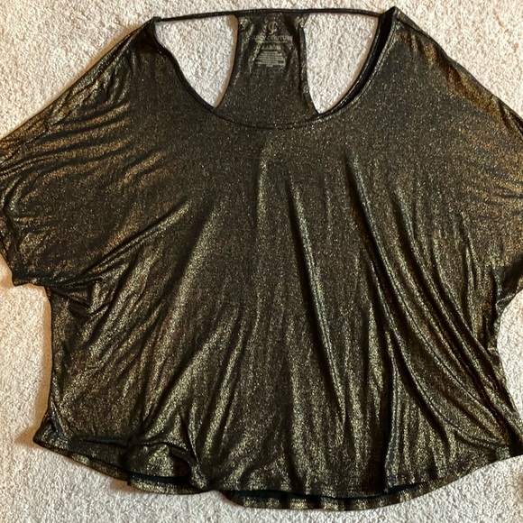 Juicy Couture Tops - Juicy Couture Large Gold & Black Metallic Short sleeve top